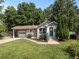 1405 Oxford St, Hopkins, MN 55343