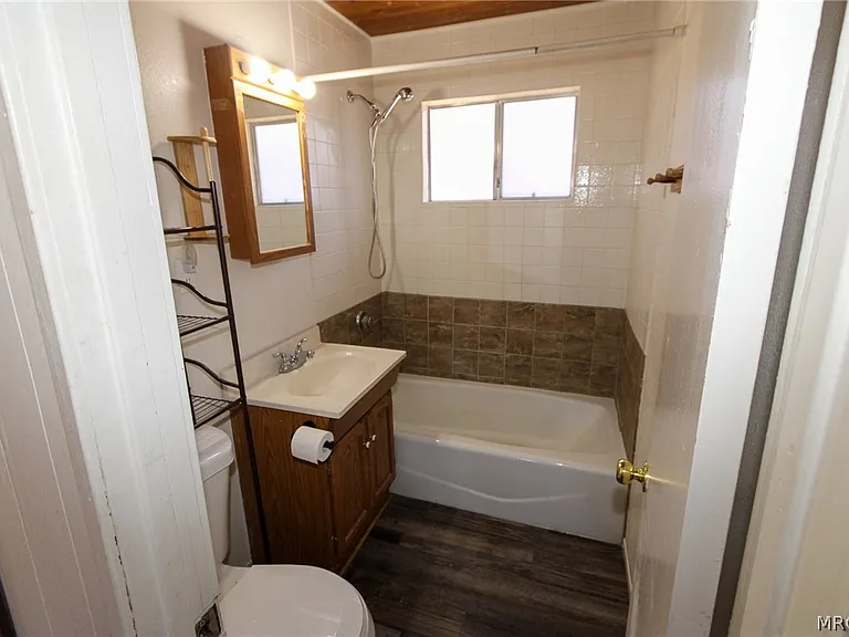 512 Barton Ln N — Photo 8