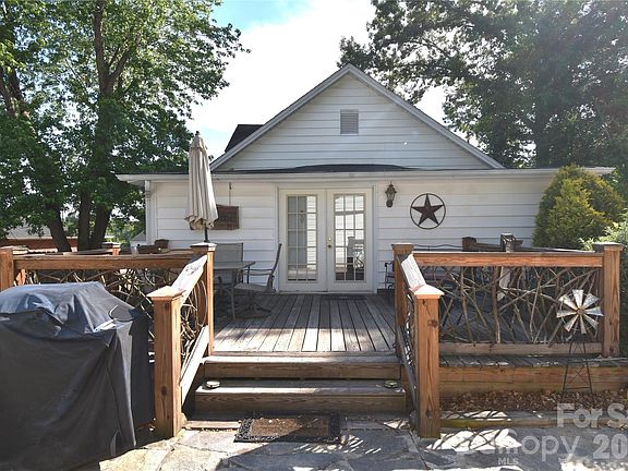 5th image of 212 Sharon Ave NW