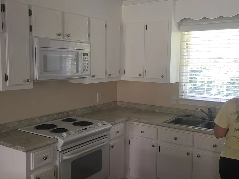 102 Eisenhower St — Photo 10