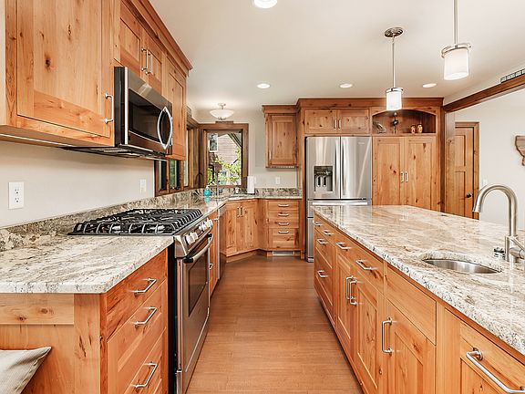 2nd image of 4040 Palisades Park Dr