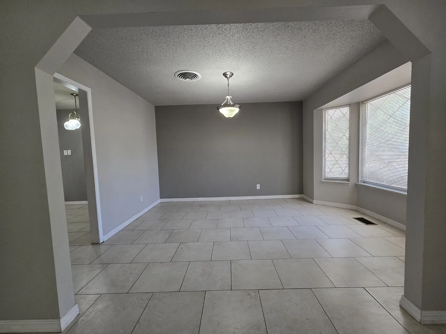 4 bed, 1881 sqft, $1,900 — Photo 3