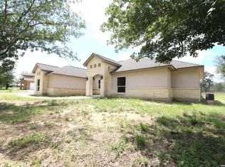193 Oak Fields Dr, Floresville, TX 78114