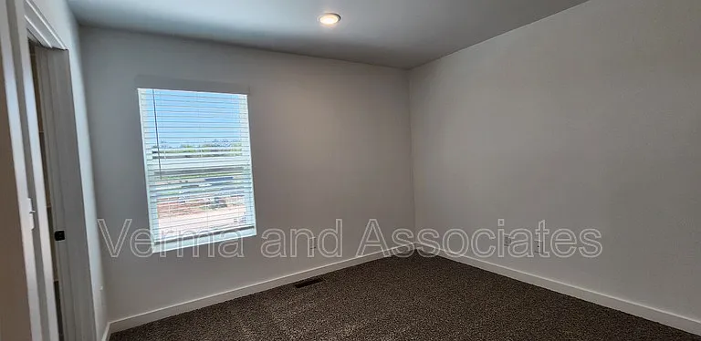 1091 Kentucky Ave — Photo 9