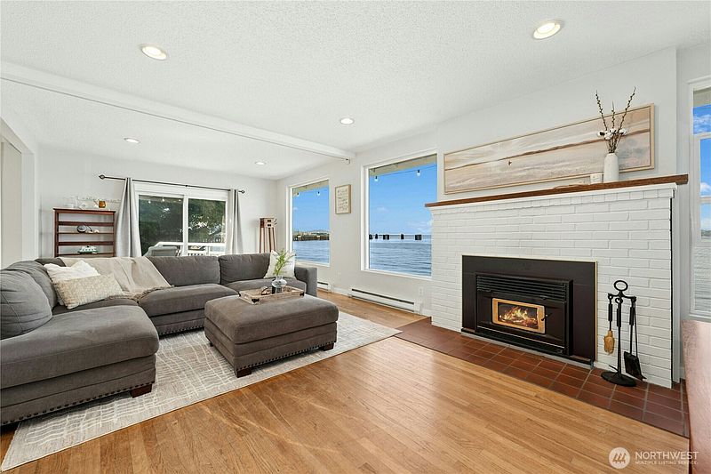 5th image of 10932 Vashon Hwy SW