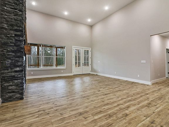 5th image of 548 Acorn Ln