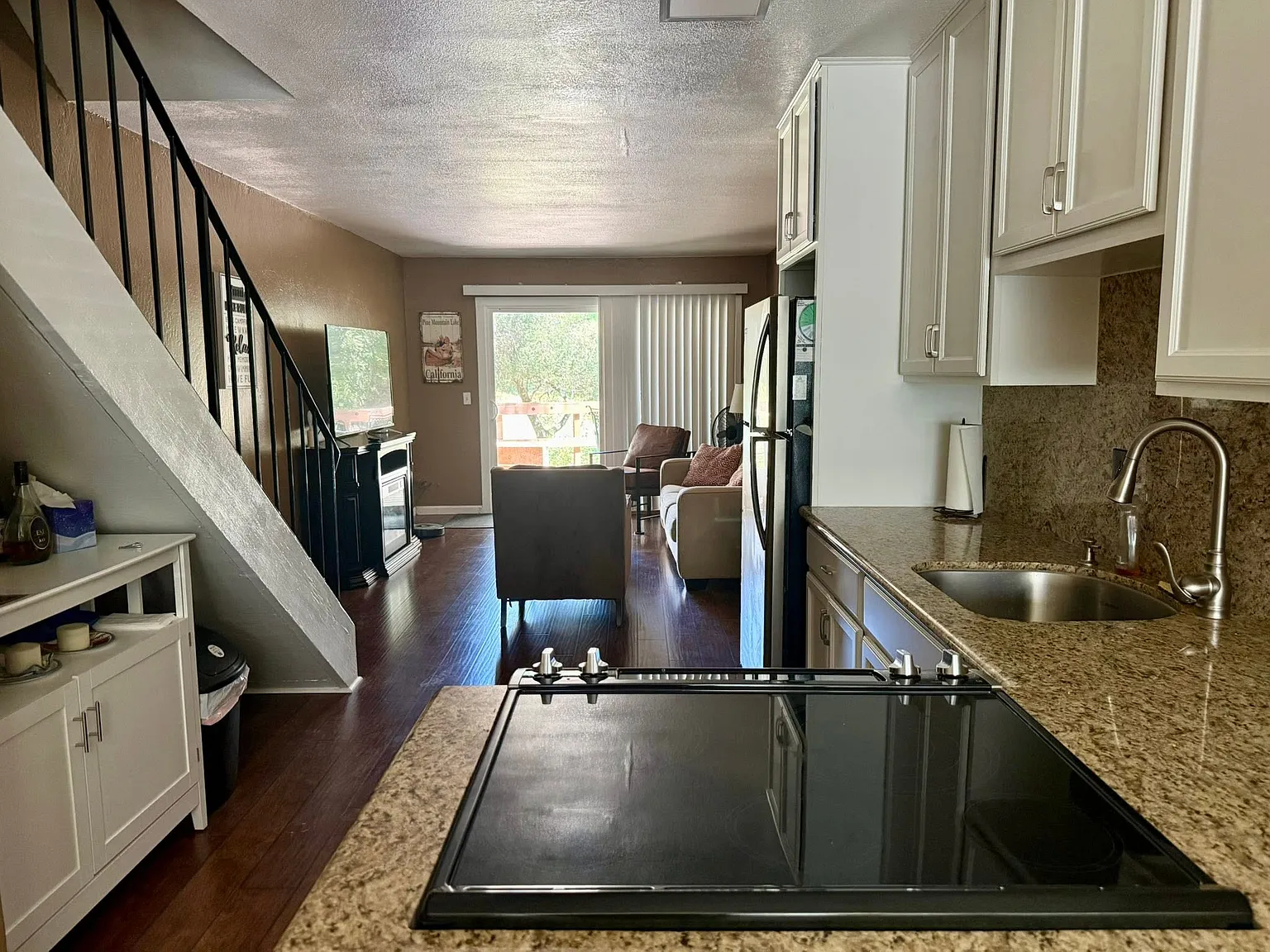 2 bed, 984 sqft, $1,450 — Photo 2