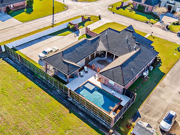 5th image of 147 Ashton Dr