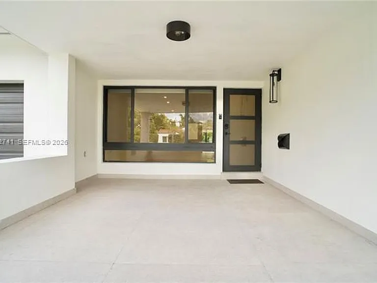 8811 Carlyle Ave — Photo 5