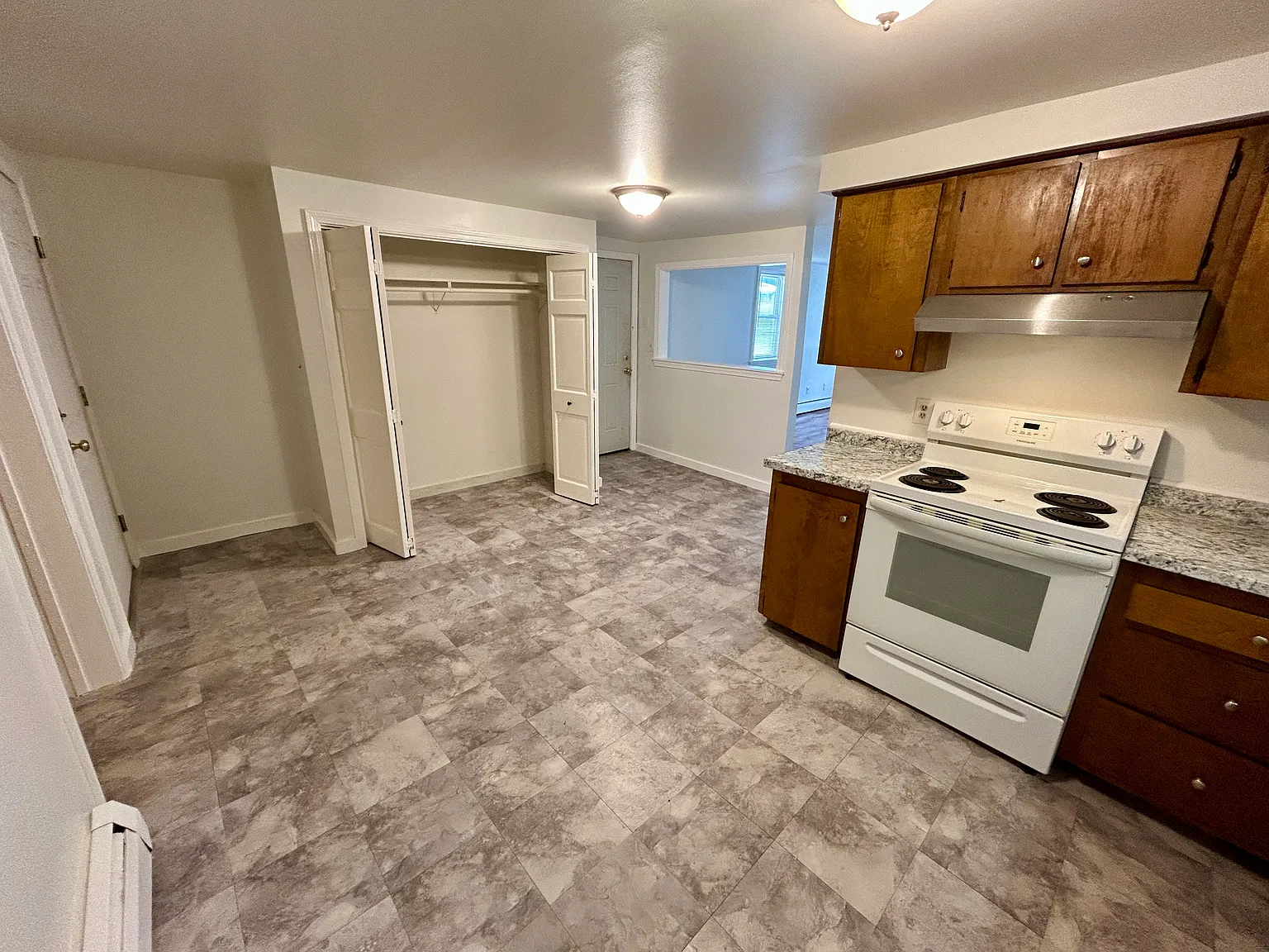 2 bed, 1000 sqft, $1,900 — Photo 3