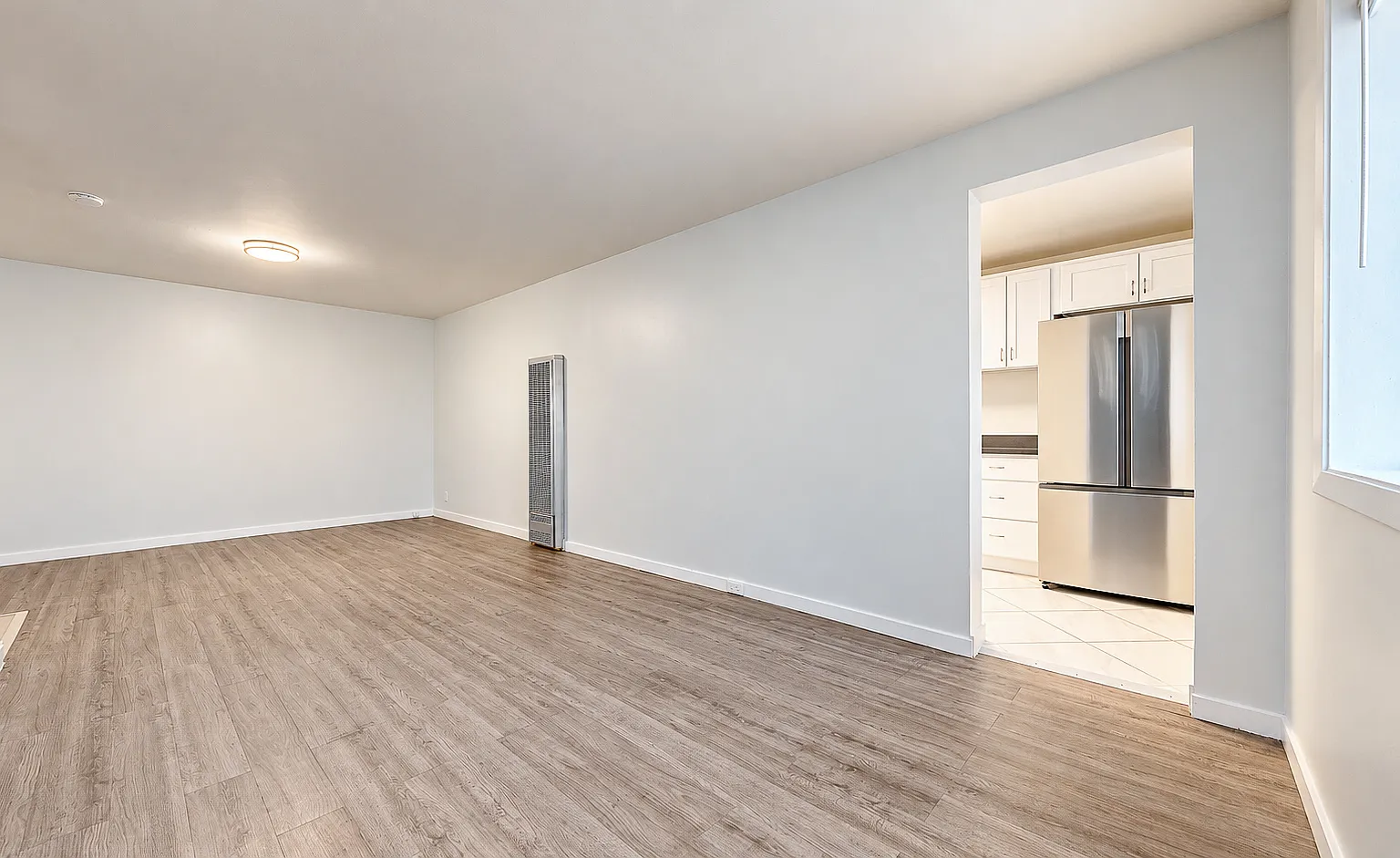 Spacious 2BR/2BA in Pacific Heights | Pet Friendly — Photo 3