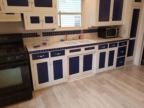 Main Floor - Kitchen