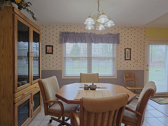4th image of 2940 Nicole Dr