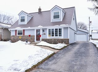 4132 S 89th St, Greenfield, WI 53228