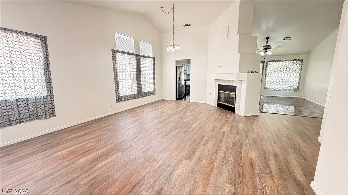 3 bed, 2.0 bath, 1668 sqft, $1,999 — Photo 3