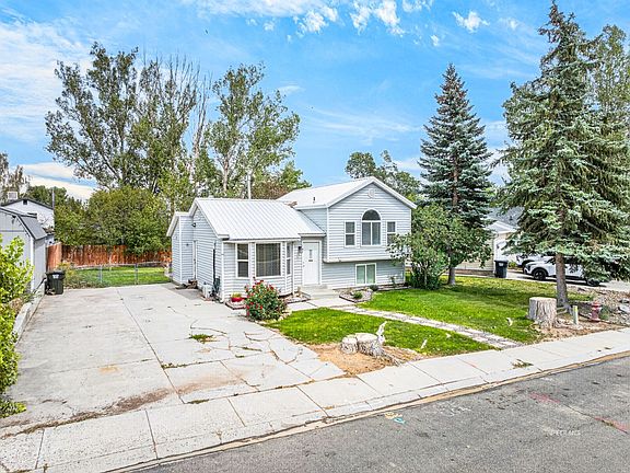 2nd image of 2210 Clearwater Ct