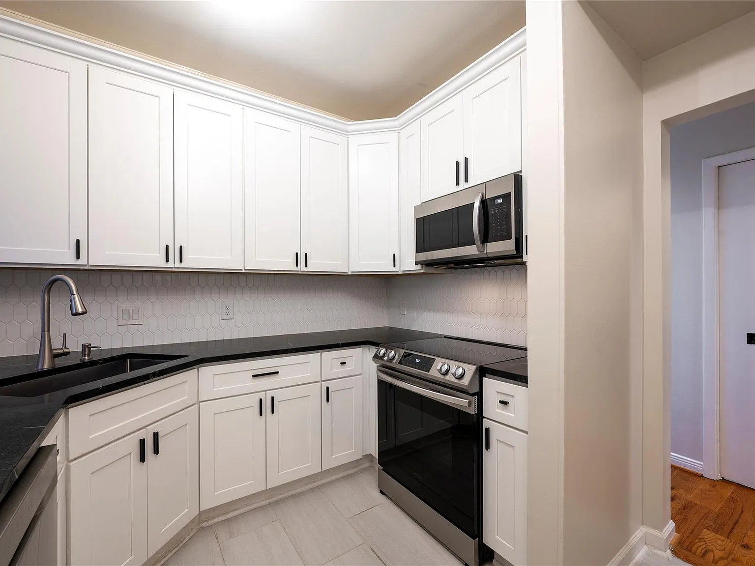 2 bed, 2.5 bath, 1464 sqft, $3,200 — Photo 4