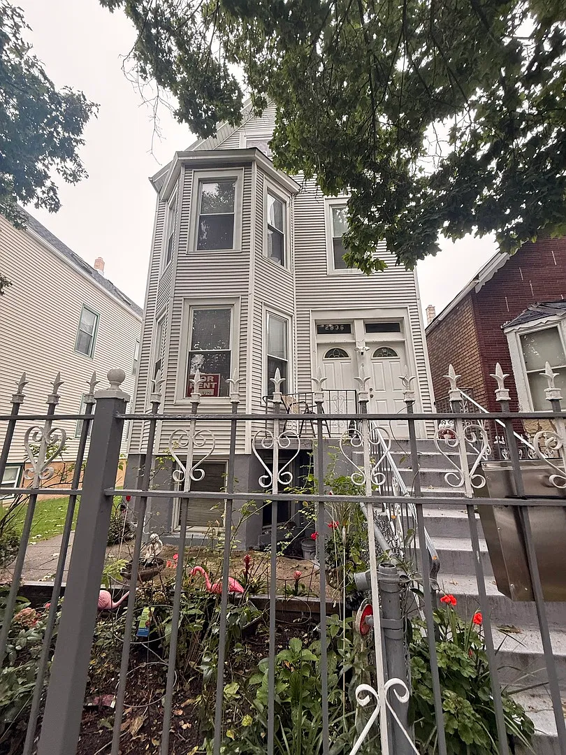 3 bed, 1200 sqft, $2,200 — Photo 1