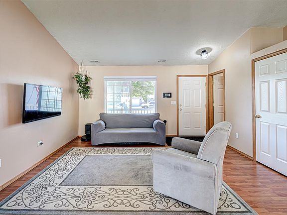 3rd image of 7823 Deschutes Dr