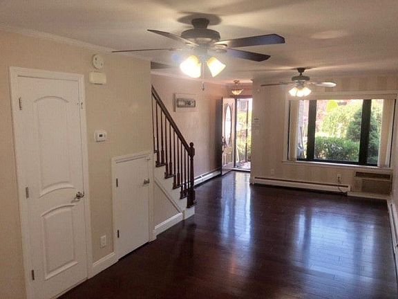 2nd image of 8 Hillridge Ct