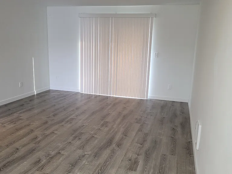 21800 SE Alder Dr #3 — Photo 5