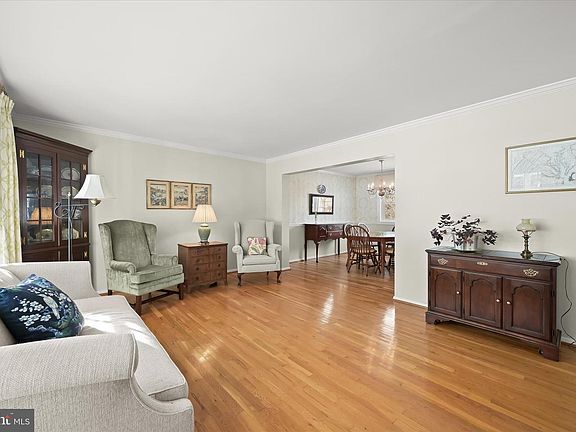 4th image of 3724 Tustin Rd