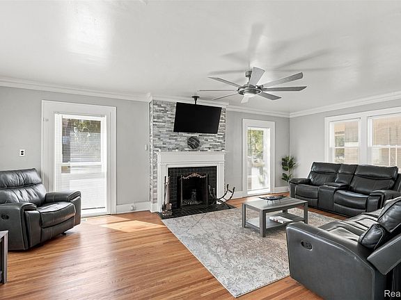 5th image of 3210 Lawrence St
