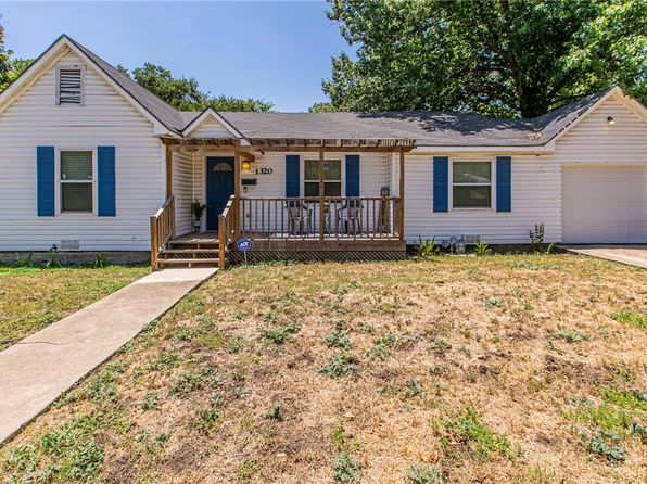 1320 Crestview Dr, Waco, TX 76710