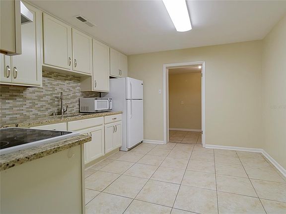 4th image of 3815 NW 45th St #A