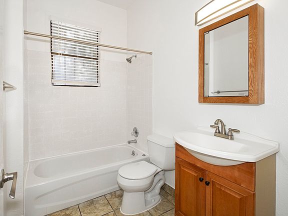 4th image of 402 Shrader St