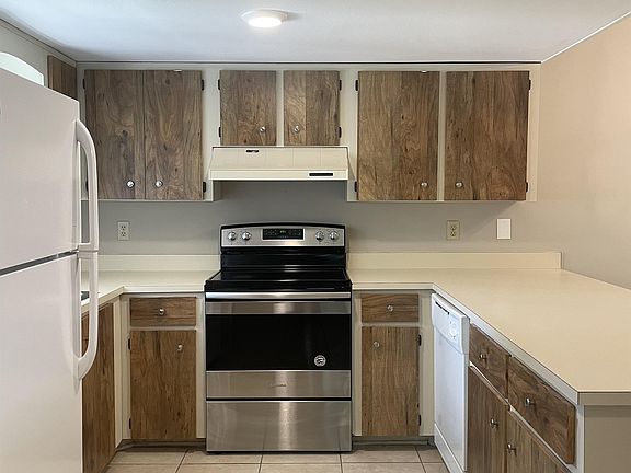3rd image of 177 Oak Ln