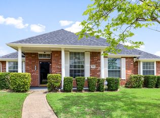 901 Rutherford Dr, Mesquite, TX 75149