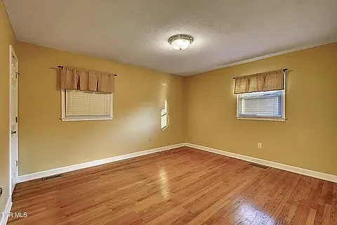 129 Camelot Ct — Photo 6
