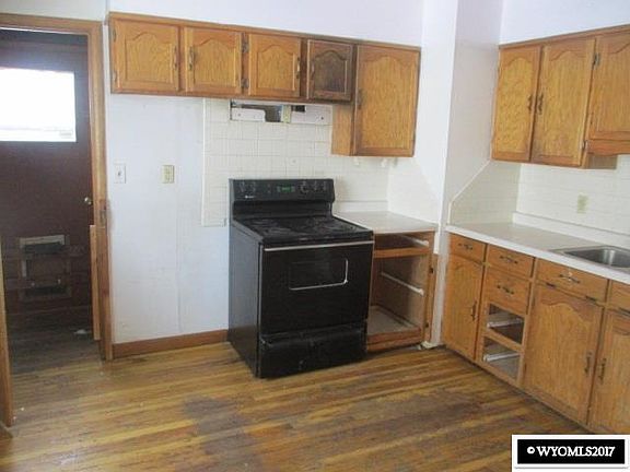 3rd image of 414 Hillcrest Way