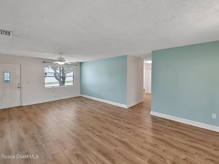 400 Calabria Ave SE — Photo 6