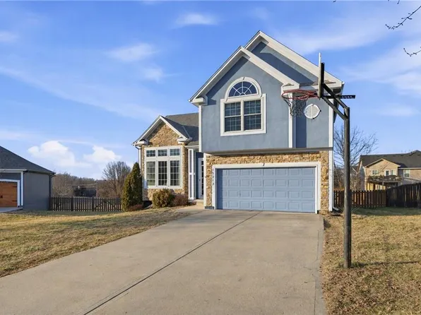 12212 Merion Dr, Kansas City, KS 66109