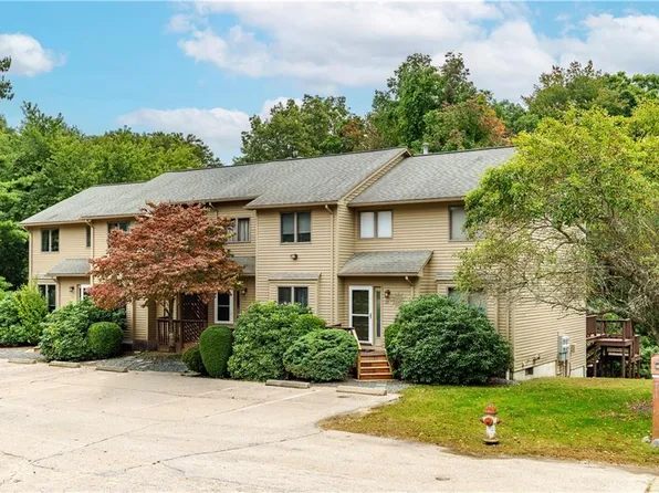 75 Glen Dr APT 1D, West Warwick, RI 02893