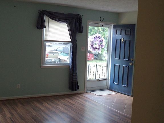 2nd image of 123 Fountain Dr