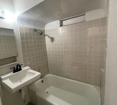 3rd image of 1629 Sunset Dr