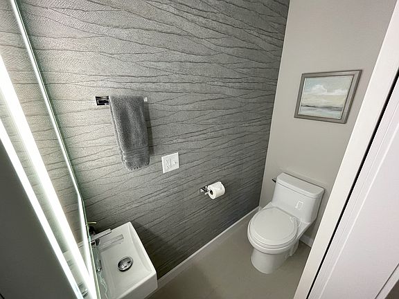 4th image of 476 Enterprise Blvd #210