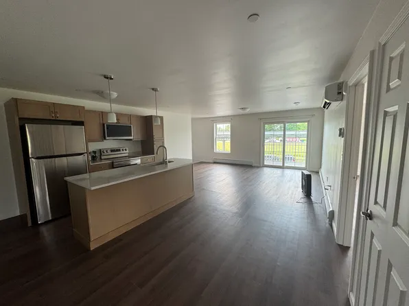 1 Kana Ln #205, Essex Junction, VT 05452