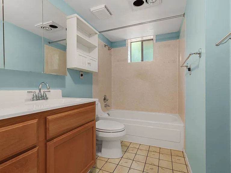 14006 NE 62nd St — Photo 15