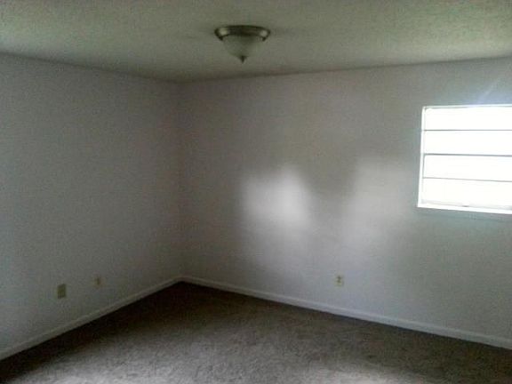 4th image of 1832 Woodlawn St