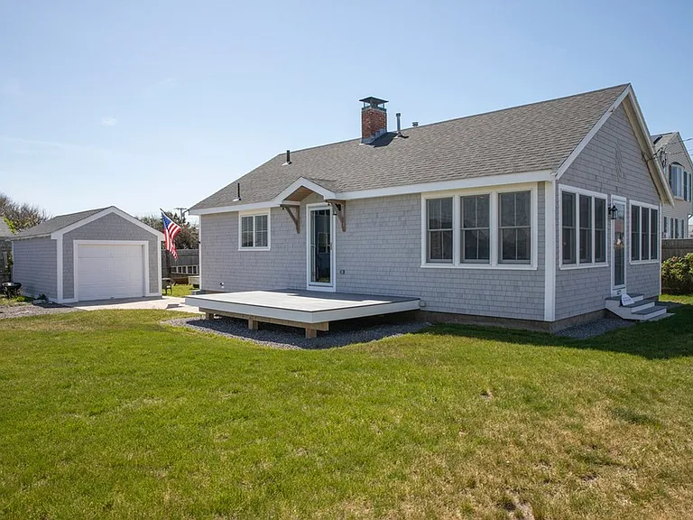 527 Ocean St — Photo 9