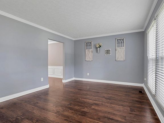 5th image of 12296 Woodsfield Cir W