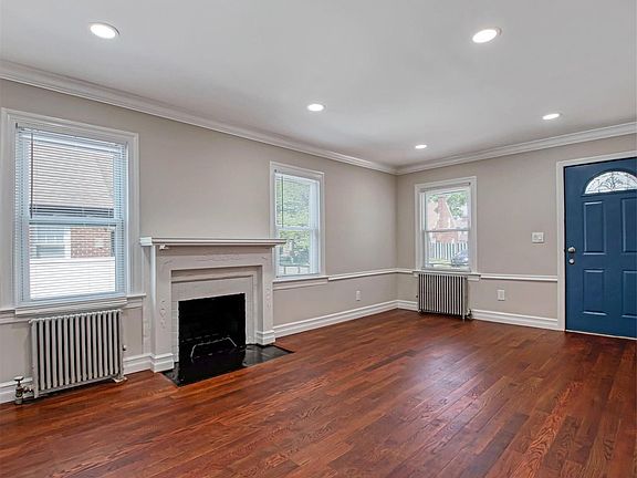 3rd image of 75 W Roosevelt Ave