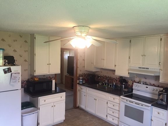 3rd image of 130 Hillside Dr