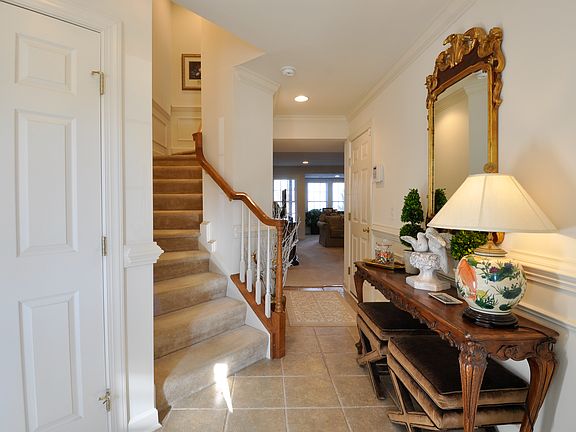 2nd image of 1048 Hotchkiss Pl