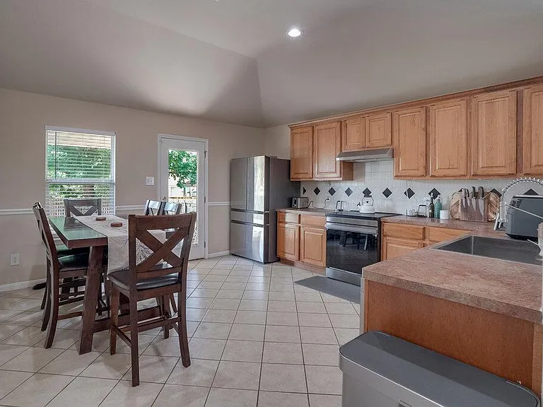 2724 Kickapoo Cavern Dr — Photo 9