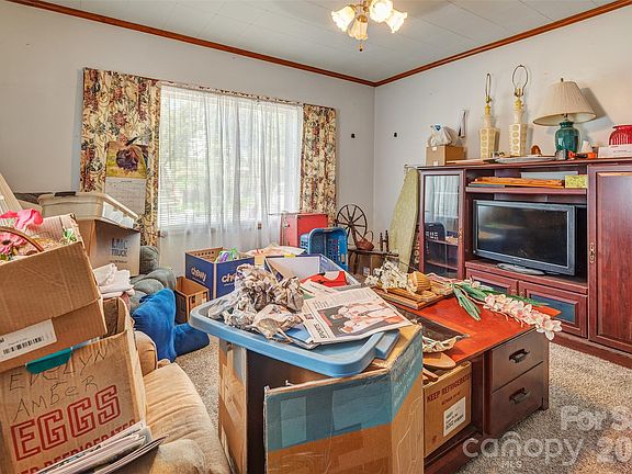 4th image of 84 Swannanoa Ave
